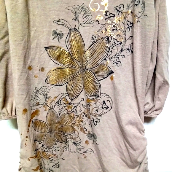 SOLD *Buy 1 get 1 Free,Fiona & Purple open shoulder shirt - Picture 3 of 4